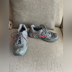 Nike Women’s Air Max Torch 4 Grey/Hot Pink Athletic Shoe 343851-016 Size 7.5